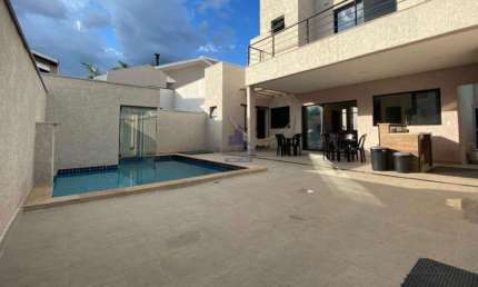 Imperdível casa à venda em Tremembé-SP, Campos do Conde II Versailles: 3 quartos, 1 suíte, 3 salas, 2 banheiros, 2 vagas, 300m²!