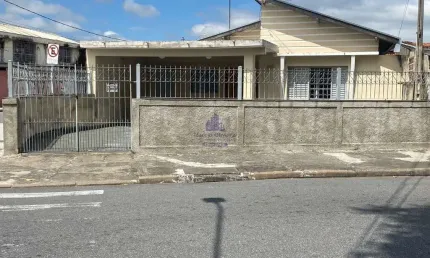 Casa à venda em taubaté-sp, vila aparecida: 3 quartos, 1 suíte, 2 salas, 3 banheiros, 3 vagas de garagem. confira!