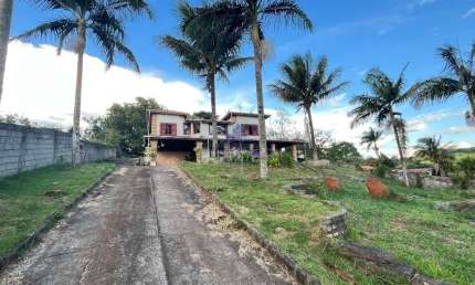 Chácara à venda em Taubaté-SP: 3 quartos, 2 suítes, 2 salas, 4 banheiros, 3 vagas, 300m² - Imperdível!