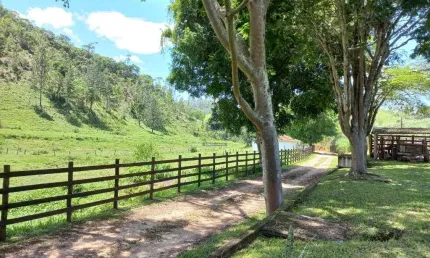 Fazenda à venda em Redenção da Serra-SP: 5 quartos, 1 suíte, 6 banheiros, 80 alqueires de área!