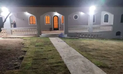 Chácara à venda em Taubaté-SP, bairro Barreiro: 2 quartos, 1 sala, 2 banheiros, 5 vagas de garagem, 150m² de área. Venha conhecer!