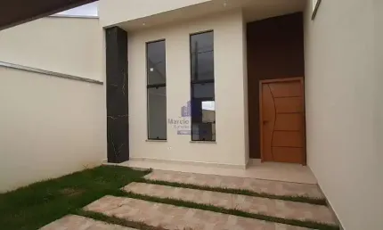 Casa venda no Continental com dois quartos e uma suite e quintal grande.