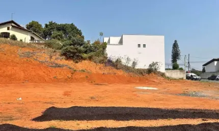 Terreno grande a venda em bairro privilegiado em taubaté.
