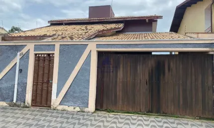 Casa com 4 quartos à venda no Campos Elíseos, Taubaté  por R$ 750.000