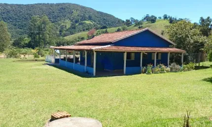 Chácara a venda com 4700m² em Lagoinha com lago, piscina e muito mais.