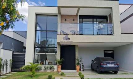 Casa de alto padrão em condomínio no bairro Quiririm em Taubaté-SP: 3 quartos, 3 suítes, 3 salas, 6 banheiros, 4 vagas, 160m²!