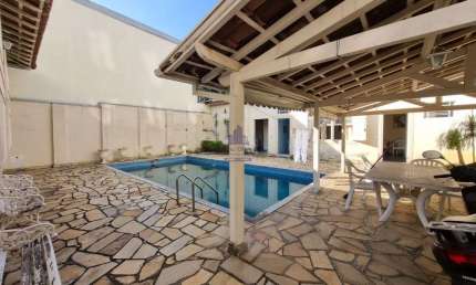 Casa com 3 quartos para alugar no Centro, Taubaté , 500 m2 por R$ 7.500