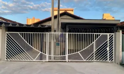 Casa com 3 quartos à venda na Vila Nogueira, Taubaté  por R$ 360.000