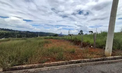 Terreno à venda em Taubaté-SP, bairro Registro! 250m² de área imperdível!