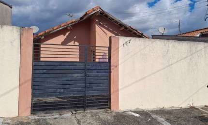Maravilhosa casa à venda em Taubaté-SP, Vila dos Comerciários I: 2 quartos, 1 suíte, 1 sala, 2 banheiros, 2 vagas, 88m². Venha conferir!