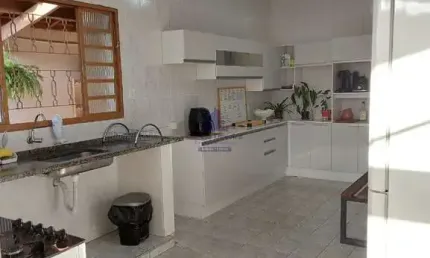 Casa com 3 quartos à venda no Jardim Gurilândia, Taubaté , 300 m2 por R$ 390.000