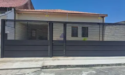 Imperdível casa à venda em Taubaté-SP, Parque São Jorge! 3 quartos, suíte, sala, 2 banheiros, garagem. Aproveite!