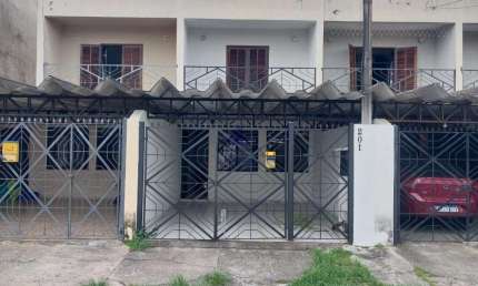 Casa para venda ou locação no Jardim Garcez em Taubaté-SP: 2 quartos, 1 sala, 2 banheiros, 2 vagas de garagem, 80m².