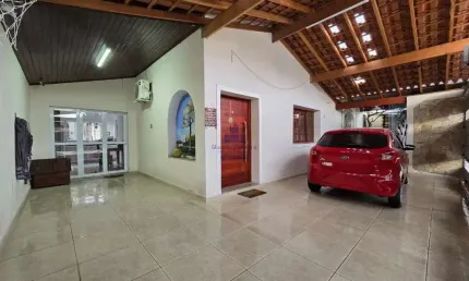 CASA TÉRREA COM PISCINA EM BAIRRO PRIVILEGIADO EM TAUBATÉ
