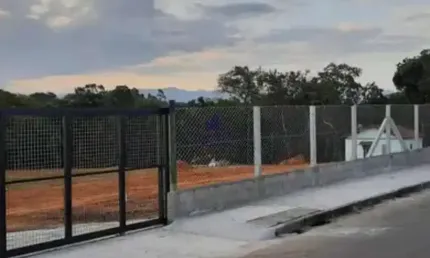 ÁREA EM TAUBATÉ, COMERCIAL E INDUSTRIAL EM BAIRRO COM INFRA-ESTRUTURA