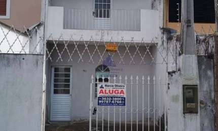 Aluguel de Casa no Jardim Maria Augusta em Taubaté-SP: 1 quarto, 1 sala, 2 banheiros e garagem, 50m². Venha conferir!