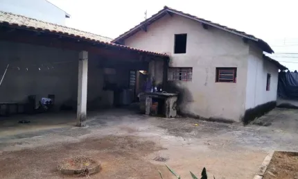 CASA EM BAIRRO BOM , EM AVENIDA MOVIMENTADA COM ESPAÇO E TODA INFRA ESTRUTURA NESCESSÁRIA