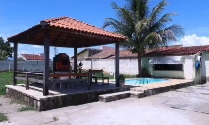 Chácara em Taubaté-SP, Bairro Chácara Flórida: 3 quartos, 1 suíte, 1 sala, 2 banheiros, 4 vagas, 100 m². Venda ou Locação!