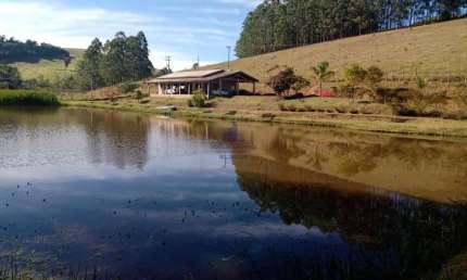 Chácara à venda em Natividade da Serra-SP, bairro Paraíso: 3 quartos, 1 suíte, 1 sala, 3 banheiros, 3 vagas, 121.000m².