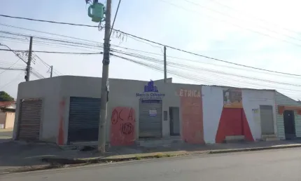 Esquina com casa residencial e cinco pontos comerciais no cecap