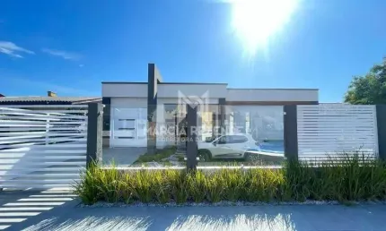 Casa com piscina  03 dormitórios e suíte no centro de imbé!