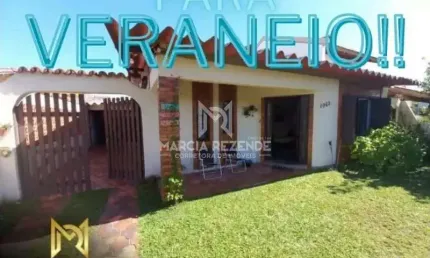 150 metros do mar e 200 metros do lago braço morto, no centro de imbé!