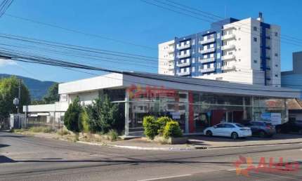PAVILHÃO/LOLA COM 2 ESTACIONAMENTOS PRIVATIVOS EM CAMOBI - PA1067