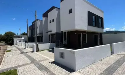 Residencial ouro verde - casa geminada com 2 dormitórios sendo 1 suíte e garagem - ca1209