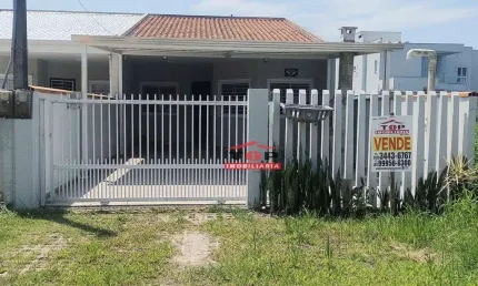 Casa a venda e locação a 80 metros da praia no Balneário Mariluz
