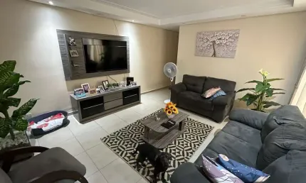 Linda casa à venda, com excelente acabamento, com 2 vagas de garagem coberta, na região do Jardim S
