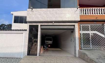 Lindo sobrado à venda, com 4 vagas de garagem e 3 dormitórios, na região daVila Nova Bonsucesso, Gu