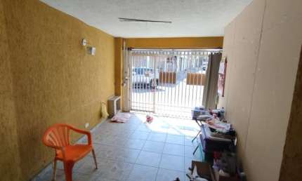Sobrado para locação, com fins comercias, possuindo um amplo espaço e com otima localização na regi