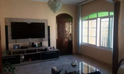Casa térrea à venda, com 3 suítes e 6 vagas de garagem, com piscina, na região da vila silveira, gu