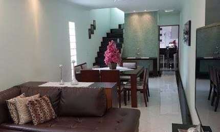Sobrado à venda, com 3 dormitórios, sendo  1 suite, além de 7 vagas de garagem, Jardim Santa Mena,