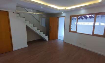 Lindo sobrado recém reformado, com 3 dormitórios e 2 vagas de garagem,Taboão, Guarulhos, SP