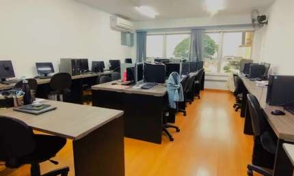 Sala à venda, em prédio comercial, travessa da Emílio Ribas em Guarulhos / SP
