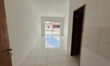 Sua Nova Sala no Presidente Dutra – 24 m² com Varanda, Banheiro Privativo e Estrutura Ideal!