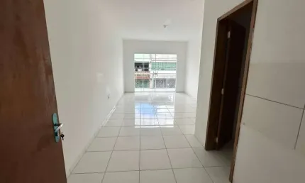 Espaço Comercial no Coração do Presidente Dutra – 24 m² com Varanda para Seu Negócio!