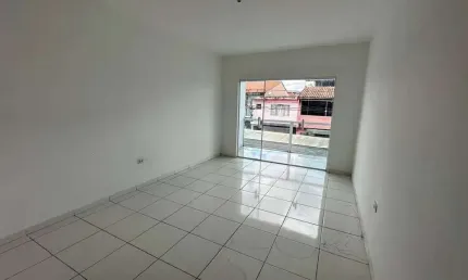 Espaço Comercial com Varanda no Presidente Dutra – 24 m² para Seu Escritório ou Atendimento!