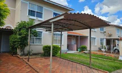Casa em condomínio fechado com 2 quartos à venda na Avenida Açucena, 2713, Igara, Canoas por R$ 245.000