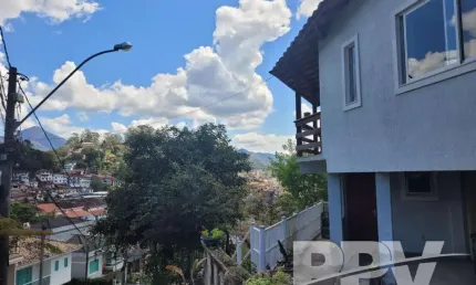 Casa em Condomínio para Venda em Teresópolis, Tijuca, 2 dormitórios, 1 suíte, 3 banheiros, 3 vagas