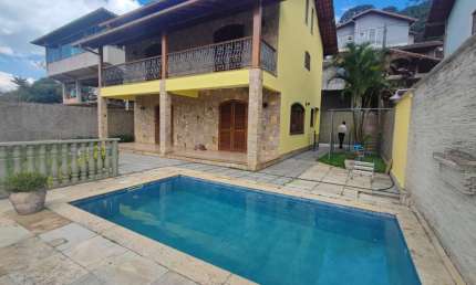 Casa com 3 quartos para alugar na Rua São Francisco, 600, Nossa Senhora de Fátima, Teresópolis