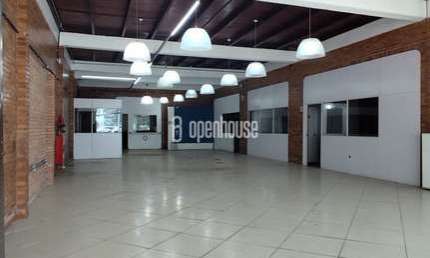Excelente, loja com 500m² sendo 300m² no terreo e 200m² no mezanino