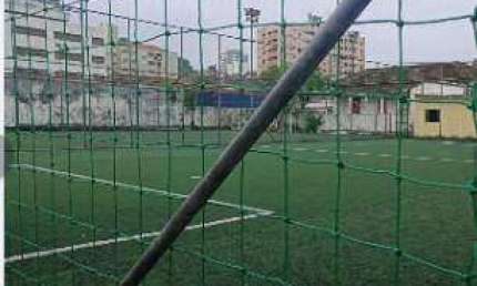 Loc. | Terreno com 3 casas, 2 quadras de futebol e 6 vagas | Vila Belmiro