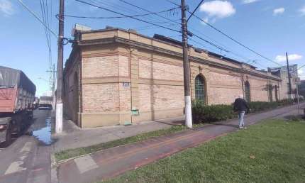 GALPÃO NO CENTRO DE SANTOS COM ESCRITÓRIO LOCAÇÃO CONTRATO 10 ANOS