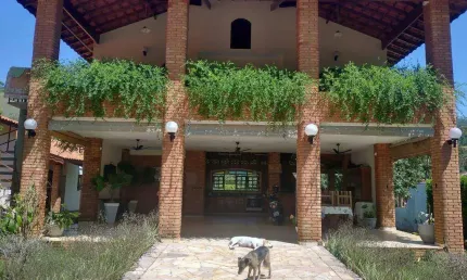 CHÁCARA ALTO PADRÃO 6 DORMITÓRIOS 4 SUÍTES 3 WCS 3.750 m² SERRA NEGRA