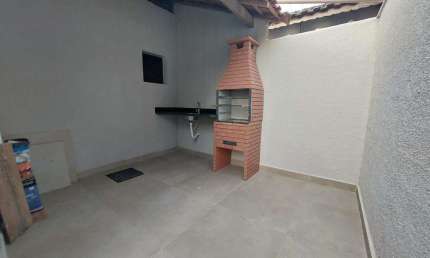 CASA TÉRREA 2 DORMITÓRIOS 1 SUÍTE 2 VAGAS CHURRASQUEIRA 70 m² VILA TUPI PG
