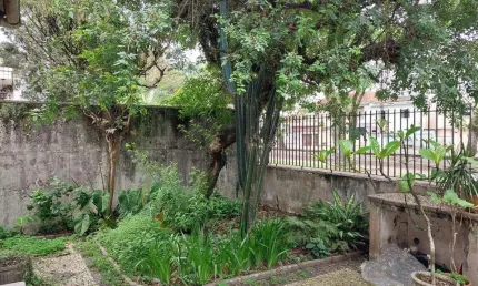 SOBRADO 03 DORMITÓRIOS 2 BANHEIROS EDÍCULA QUINTAL 2 VAGAS 160 m² MARAPÉ