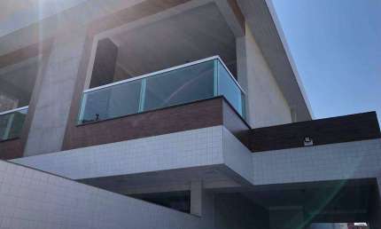 SOBREPOSTA TÉRREA 3 DORMITÓRIOS SUÍTES LAVABO 2 VAGAS QUINTAL 115 m² MARAPÉ