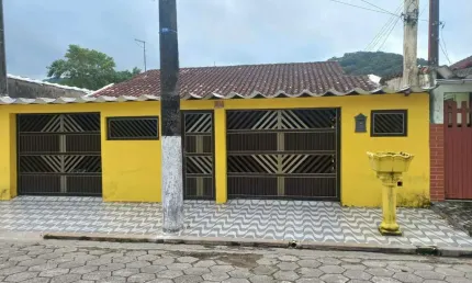 CASA EM MONGAGUÁ - CENTRO - PRÓXIMO A PRAIA 4 DORMITÓRIOS 1 SUITE 3 VAGAS
